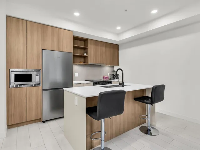 204 13439 94A AVENUE, Surrey, British Columbia V3V0G9