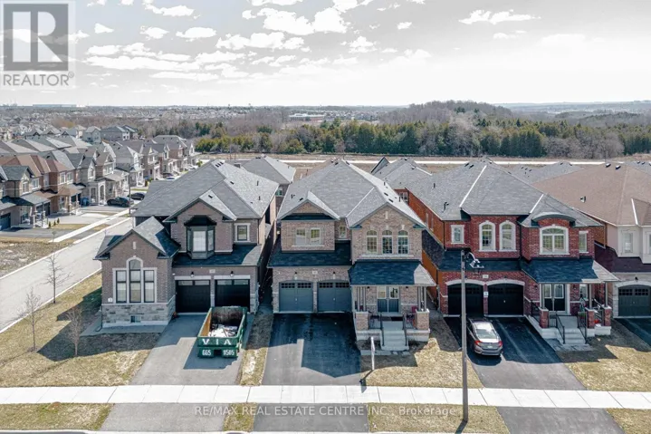 45 CARONDALE SQUARE, East Gwillimbury (Sharon), Ontario L9N0X6