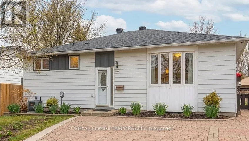 44 BALLANTRAE WAY, Ottawa, Ontario K2L1N5