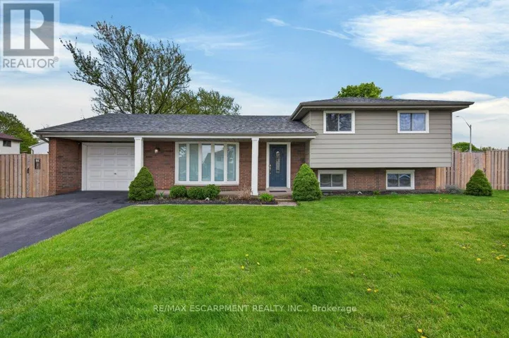 4 CAMELOT DRIVE, Hamilton (Lawfield), Ontario L8V2L2