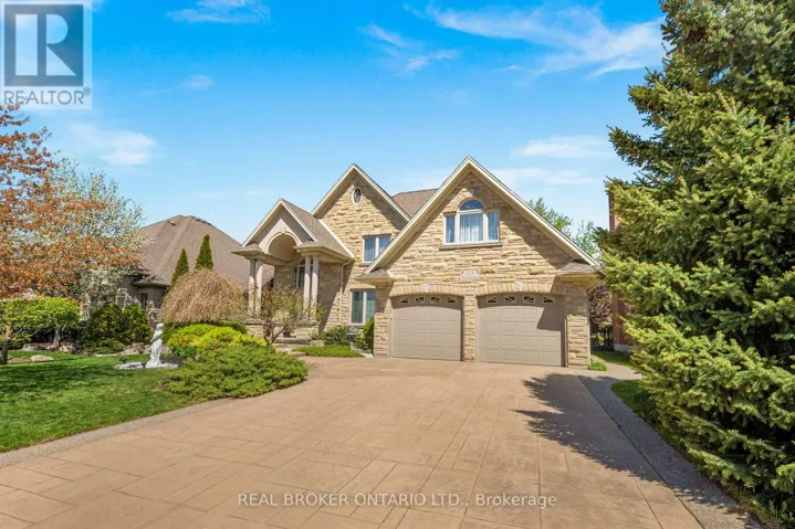 215 BLACK MAPLE COURT, Kitchener, Ontario N2P2W8