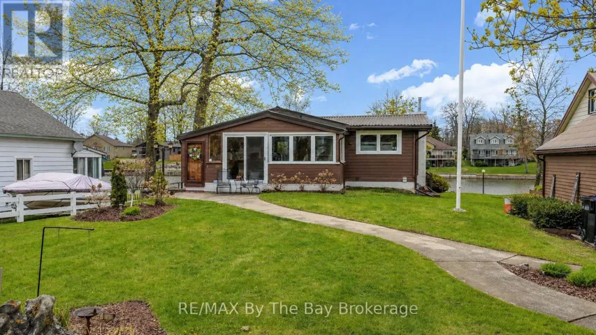 39 OLD MOSLEY STREET, Wasaga Beach, Ontario L9Z2J8