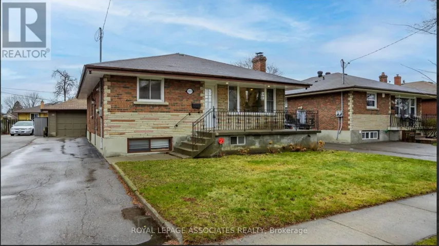 MAIN - 203 CROMWELL AVENUE, Oshawa (Vanier), Ontario L1J4T7
