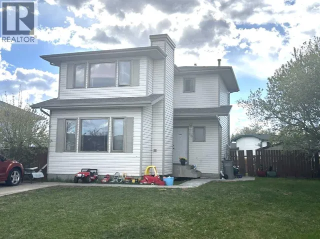 16 WOOD Drive, Whitecourt, Alberta T7S1R1