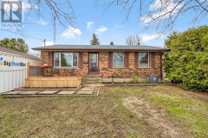 26 SINCLAIR AVENUE, St. Thomas, Ontario N5R3A8