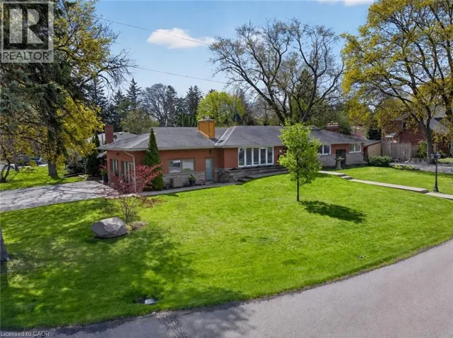 632 ELLENGALE Road, Burlington, Ontario L7T3N8