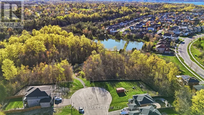 18 PRINCE EDWARD PLACE, Barrie (Innis-Shore), Ontario L4M7J5