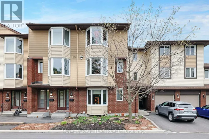 216 STEENBAKKERS PRIVATE, Ottawa, Ontario K1T3E2
