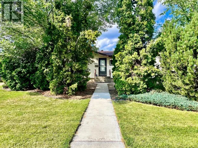 10812 52 Avenue NW, Edmonton, Alberta T6H0P3