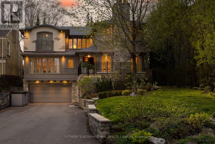 10 QUEEN MARY'S DRIVE, Toronto (Kingsway South), Ontario M8X1S2