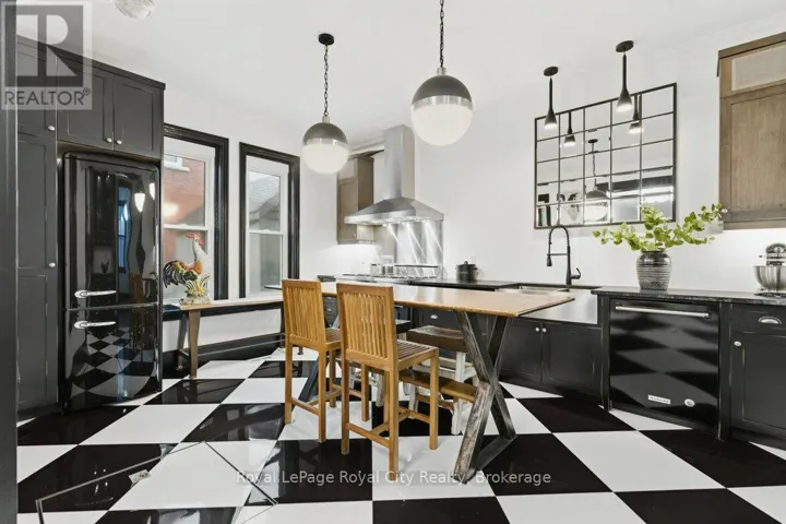 554 WOOLWICH STREET, Guelph (Exhibition Park), Ontario N1H3Y2