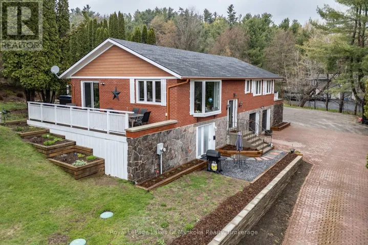 183 SANTAS VILLAGE ROAD, Bracebridge (Monck (Bracebridge)), Ontario P1L1W8