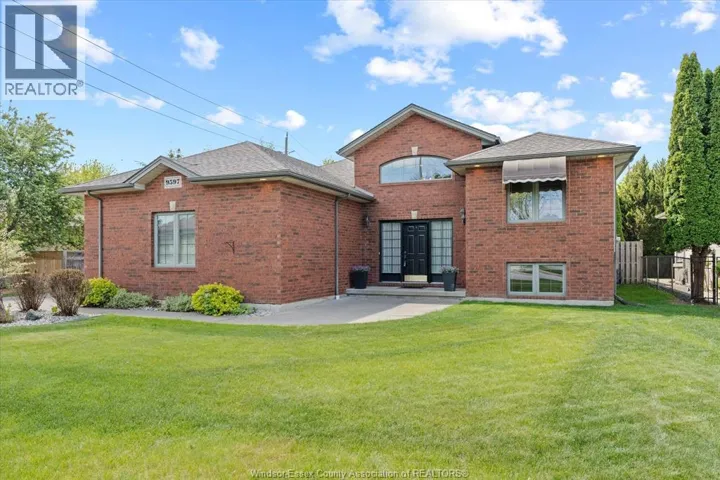 9597 MANITOU CRESCENT, Windsor, Ontario N8P1H8