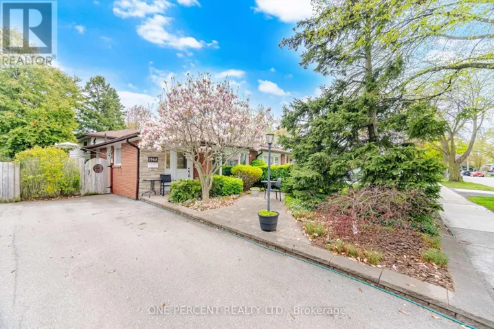 1968 CARRERA LANE, Mississauga (Clarkson), Ontario L5J1C5