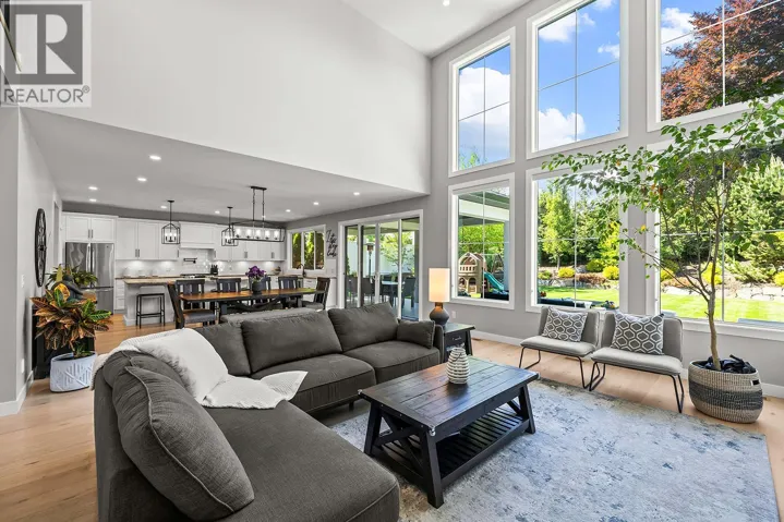 2418 Crestview Road, West Kelowna, British Columbia V1Z1Z2