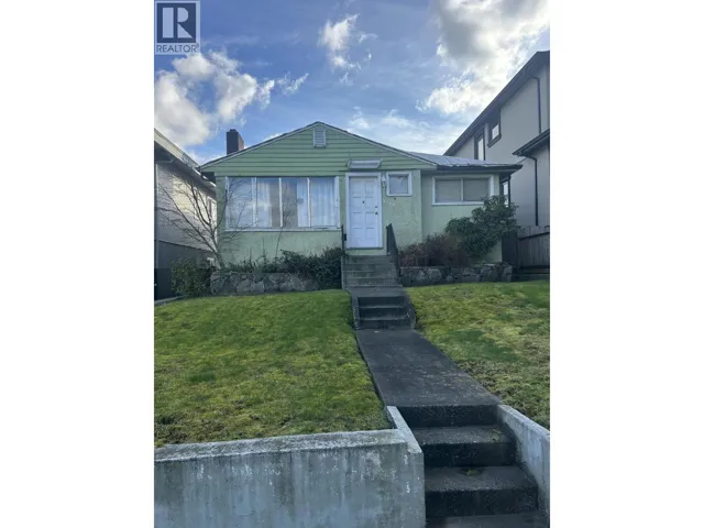 4386 OXFORD STREET, Burnaby, British Columbia V5C1E4