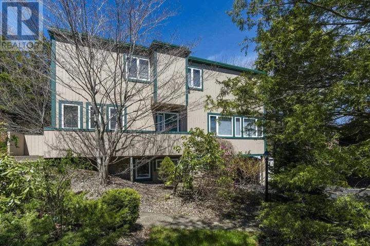 69 Bayview Road, Clayton Park, Nova Scotia B3M1N8