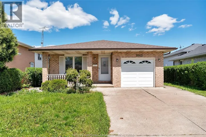 1042 BROOKVIEW CRESCENT, Windsor, Ontario N8W5H3