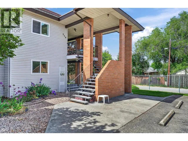 240 McIntosh Road Unit# 214, Kelowna, British Columbia V1X2C4