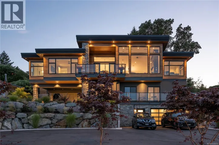 928 Claremont Ave, Saanich, British Columbia V8Y1K3