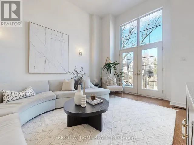 1021 CRAVEN ROAD, Toronto (Greenwood-Coxwell), Ontario M4J4V7