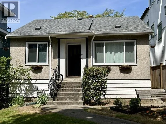 4207 W 15TH STREET, Vancouver, British Columbia V6R3A7