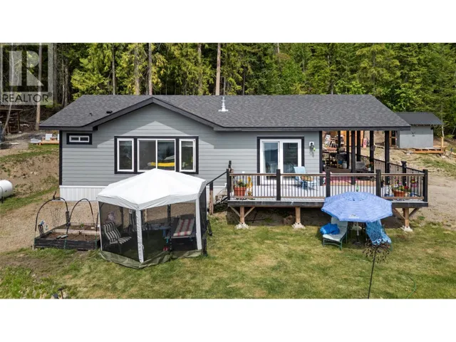 7551 Klondike Trail, Anglemont, British Columbia V0E1M8