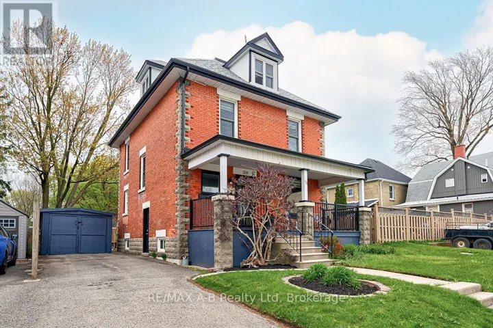 124 CAMBRIA STREET, Stratford, Ontario N5A1H3