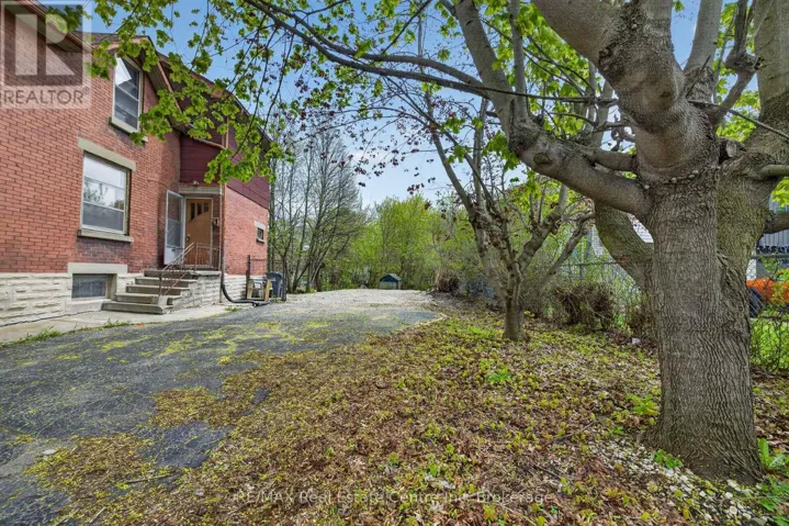 121 ELIZABETH STREET, Guelph (St. Patrick's Ward), Ontario N1E2X4