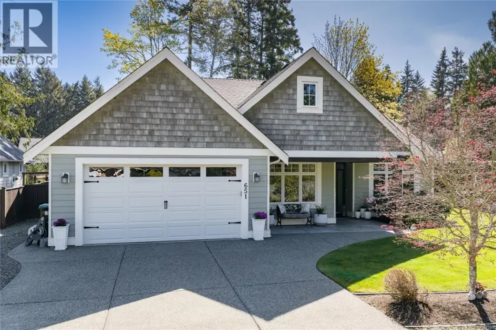 651 Eaglecrest Dr, Qualicum Beach, British Columbia V9K1E4