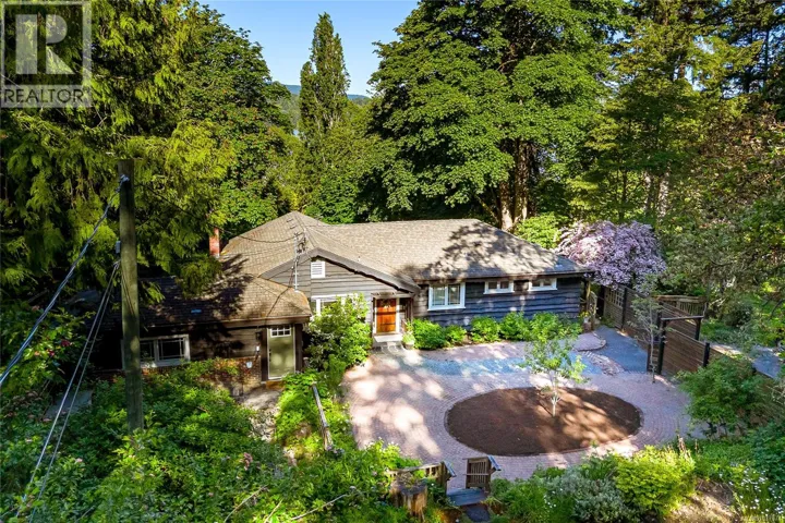 5168 Santa Clara Ave, Saanich, British Columbia V8Y1W4