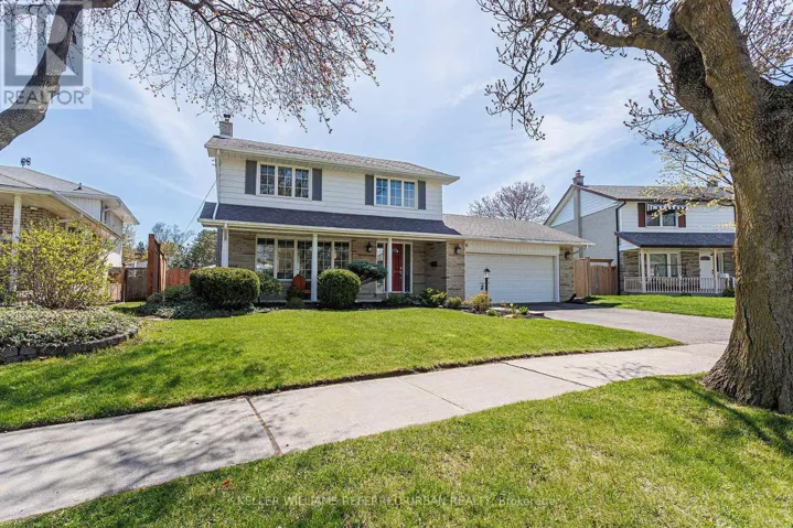 8 MARKWOOD CRESCENT, Toronto (Markland Wood), Ontario M9C1L2