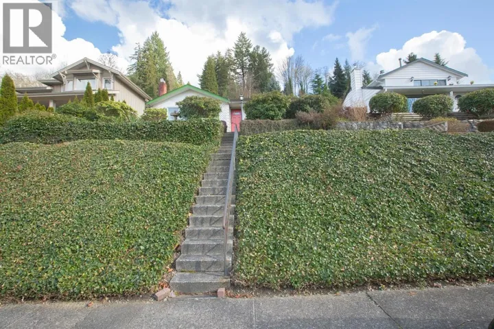7352 BARNET ROAD, Burnaby, British Columbia V5A1E4