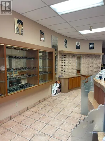 16 - 390 STEELES AVENUE W, Vaughan (Crestwood-Springfarm-Yorkhill), Ontario L4J6X2