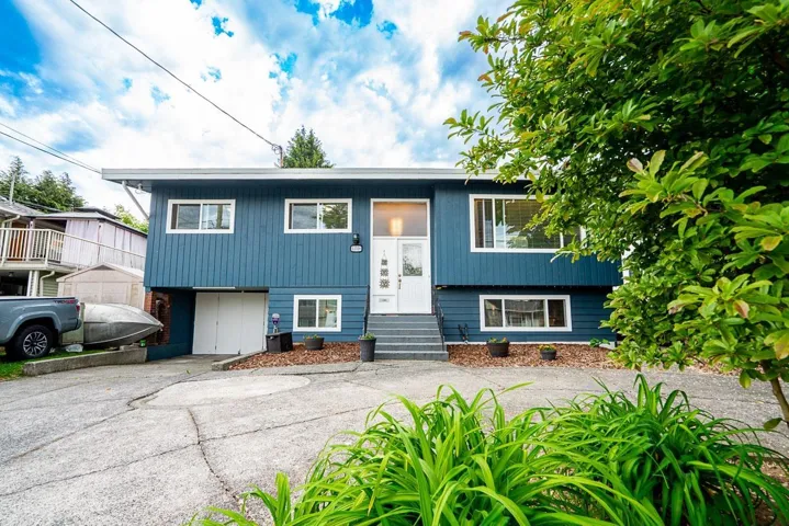 12528 PINEWOOD CRESCENT, Surrey, British Columbia V3V2L5