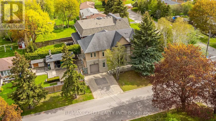 1 LISSOM CRESCENT, Toronto (Newtonbrook West), Ontario M2R2N9
