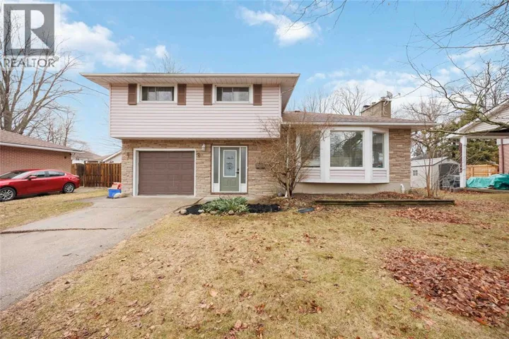 1068 FAIRLANE AVENUE, Sarnia, Ontario N7S3J8
