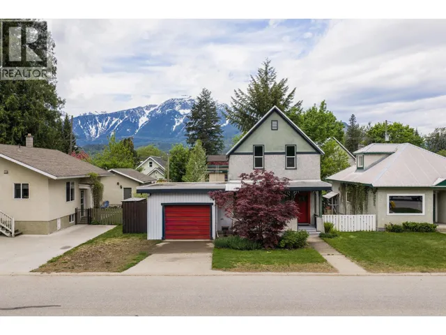 811 Second Street W, Revelstoke, British Columbia V0E2S0