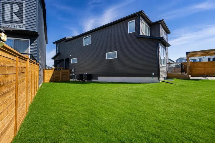 61 Rowmont Heath NW, Calgary, Alberta T3L0H9