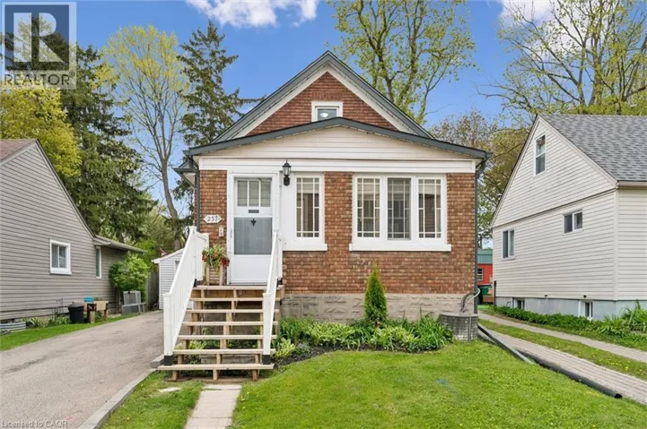 237 S BORDEN Avenue S, Kitchener, Ontario N2G3S1