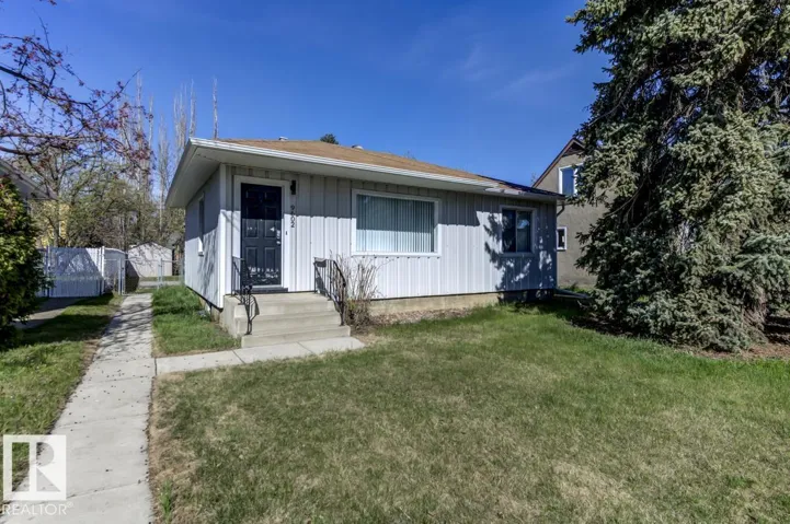 9602 90 ST NW, Edmonton, Alberta T6C3M5