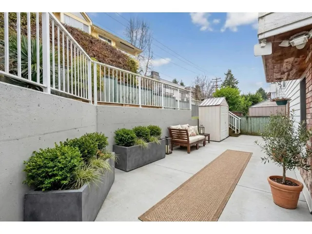104 1390 MARTIN STREET STREET, White Rock, British Columbia V4B3W5