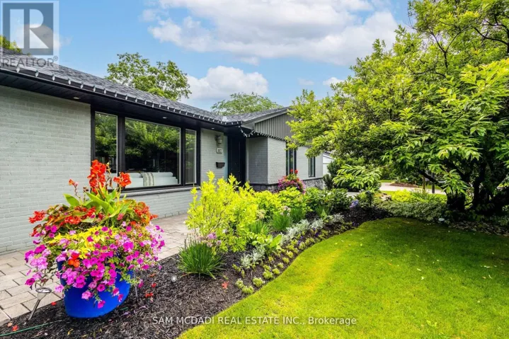 927 INGERSOLL COURT, Mississauga (Clarkson), Ontario L5J2S2