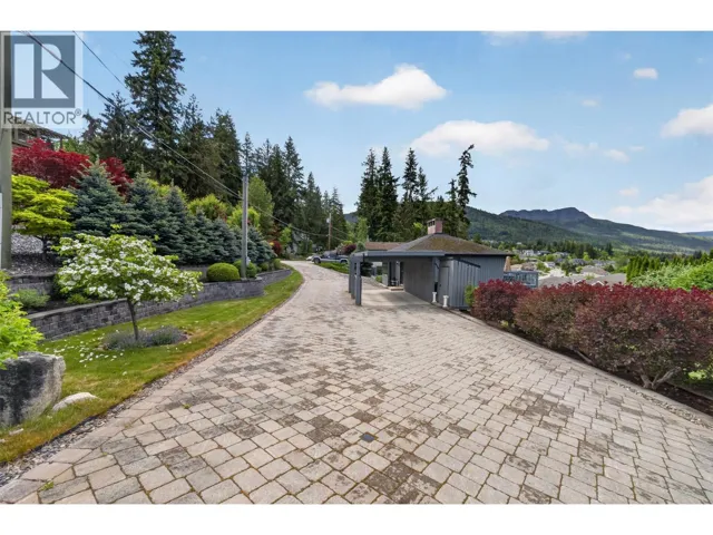 331 18 Street SE, Salmon Arm, British Columbia V1E1V2
