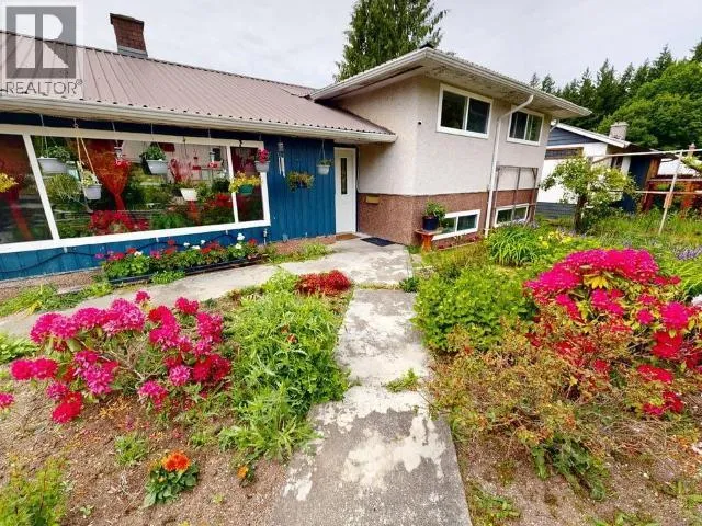 6503 HILLCREST AVE, Powell River, British Columbia V8A4Y5