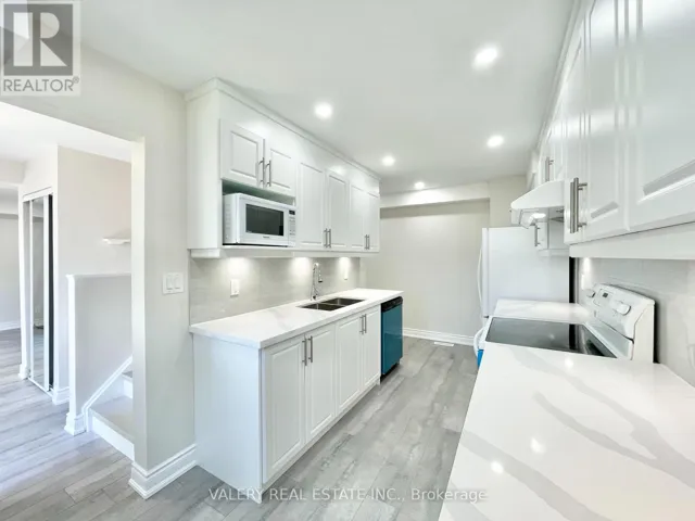 26 HOMELAND COURT, Brampton (Central Park), Ontario L6S1R8