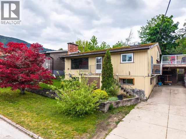 703 West Innes Street, Nelson, British Columbia V1L3J4