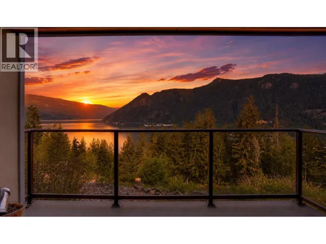 500 Old Spallumcheen Road Unit# 102, Sicamous, British Columbia V0E2V3