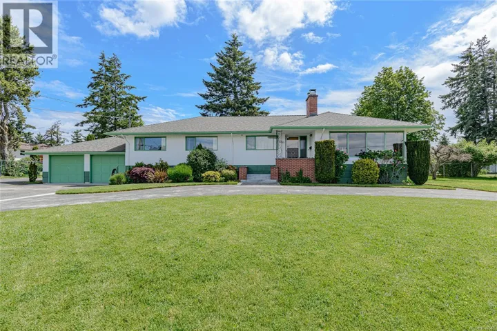 3785 Raymond St S, Saanich, British Columbia V8Z4K2