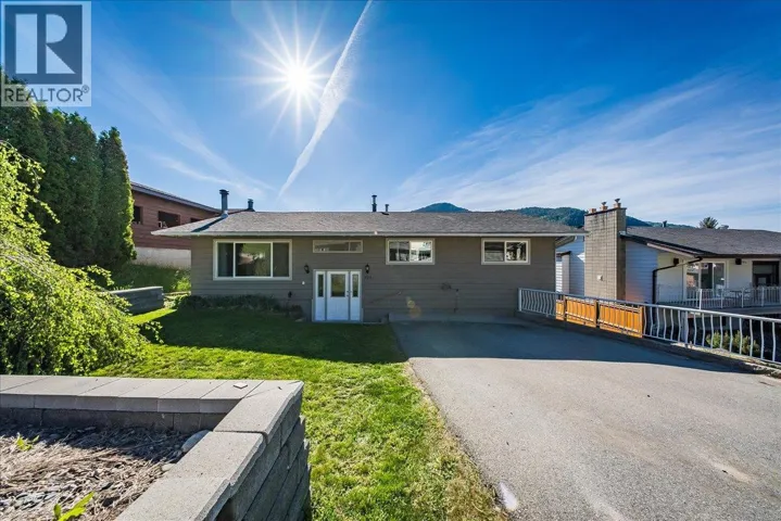 909 7TH Street, Montrose, British Columbia V0G1P0